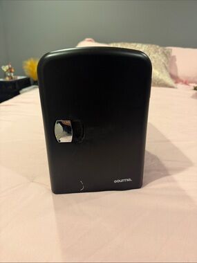 Gourmia Compact Black Mini Fridge